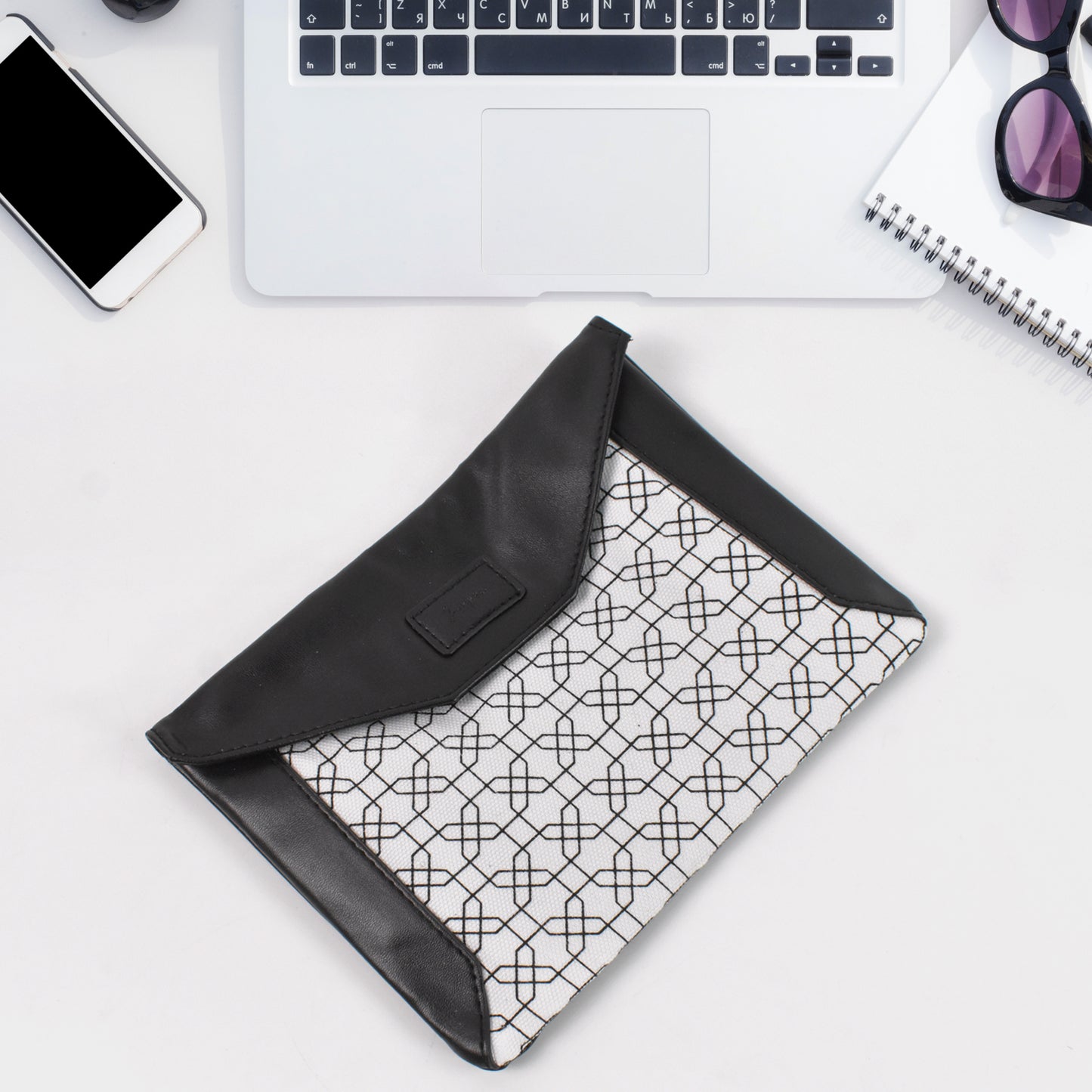 Multipurpose Pouch With Magnetic Lock