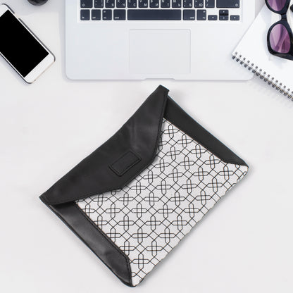 Multipurpose Pouch With Magnetic Lock