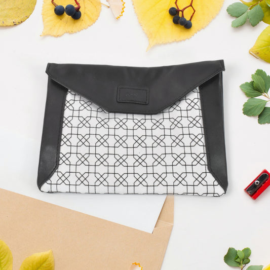 Multipurpose Pouch With Magnetic Lock